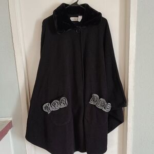 Moda Luxurious Black Velvet Cape